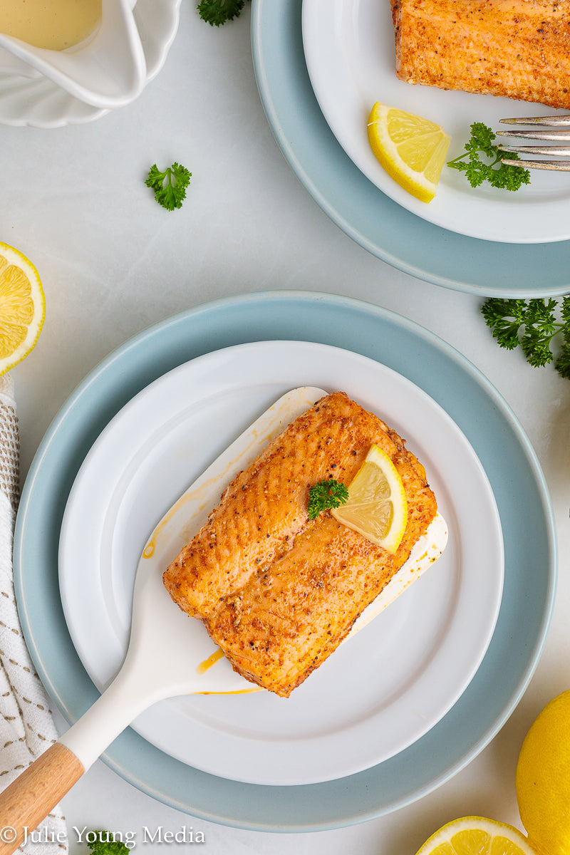 BUNDLE! Air Fryer Frozen Salmon + Lemon Butter Sauce (Beurre Blanc)